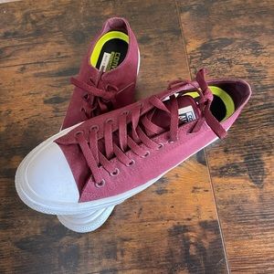 Size 10 Men’s (W12) Maroon Chuck Taylor Low Top Converse
